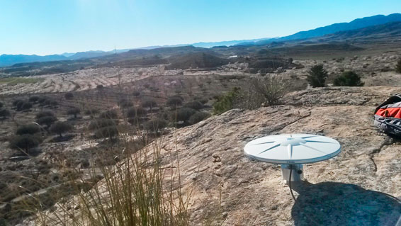 Antena GNSS instalada en una estación de campaña de la red de monitoreo geodésico de la ZCBO del proyecto GeoActiva